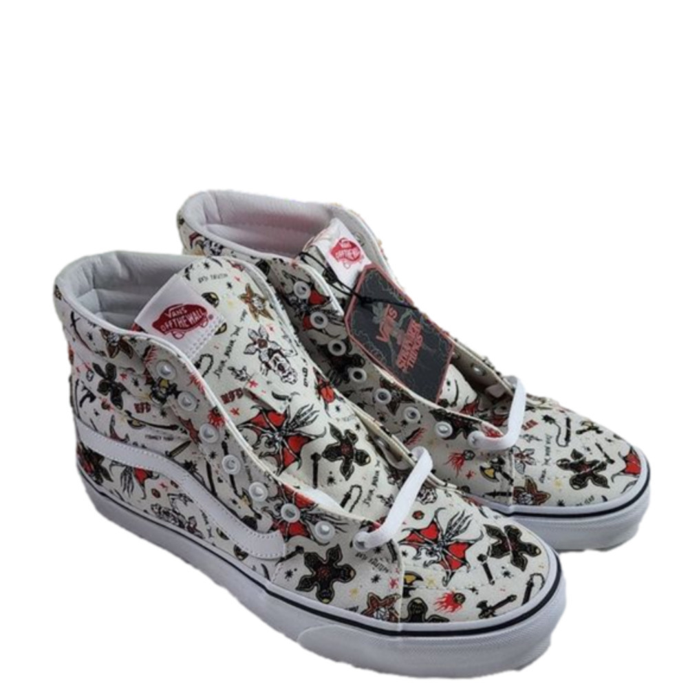 𝅺vans X Stranger Things Collection NWT & Dust Bag!